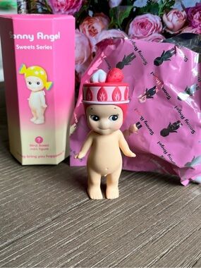 Sonny Angel STRAWBERRY SHORTCAKE Figure Sweets Series AUTHENTIC Factory Fresh